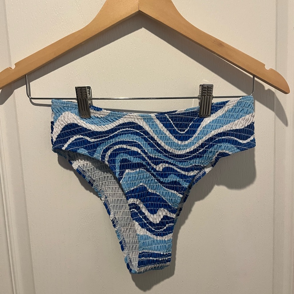 🌊 Blue Wave Print Bikini Bottom (Size S)🌊